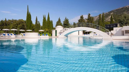 Bluesun Holiday Village Bonaca - Poletje s polnim penzionom na Braču, Bol, otok Brač, Dalmacija, Hrvaška - 624 EUR - 3x nočitev v Standard dvoposteljni sobi z balkonom (morska stran) za 2 osebi, Polni penzion