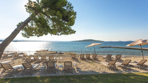 Villas Arausana & Antonina - Poletje ob morju, Vodice, Dalmacija, Hrvaška - 593 EUR - 3x nočitev v dvoposteljni sobi z balkonom (morska stran) za 2 osebi (1 otrok do 11,99 let in 2. otrok do 2,99 let brezplačno), Polpenzion