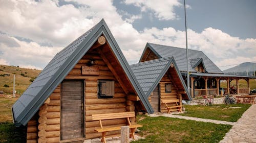 Etno selo ,,Pivska Vila'' - Tradicionalen oddih v naravi, Nedajno, Črna gora - 59 EUR - 1x nočitev v dvoposteljnem bungalovu za 2 osebi (1 otrok do 7 let brezplačno), Zajtrk