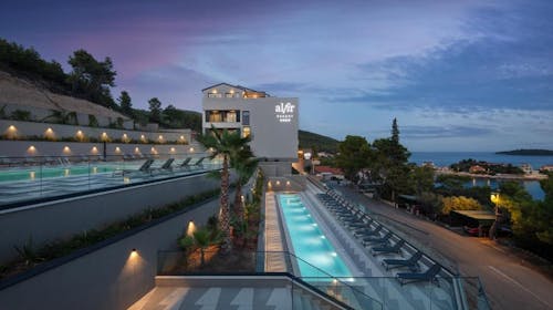 Aminess Alfir Hotel - Poletje na Korčuli, Korčula, Dalmacija, Hrvaška - 1805 EUR - 7x nočitev v Premium suiti z balkonom za 2 osebi (2 otroka do 9,99 let brezplačno), Polpenzion z vključeno pijačo ob večerji