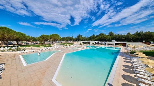 Camping Stella Maris Mobile Homes - Ultra last minute poletje v Istri, Umag, Istra, Hrvaška - 242 EUR - 2x nočitev v Superior mobilni hiški za do 6 oseb (4 odrasle osebe in 2 otroka do 11,99 let), Uporaba zunanjih bazenov (bazen za odrasle, otroški bazen, baby bazen)