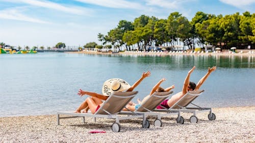 Apartments Stella Plava Laguna - Družinsko poletje v Istri, Umag, Istra, Hrvaška - 275 EUR - 2x nočitev v Classic apartmaju 2+1 z balkonom (stran park) za 3 osebe, Uporaba zunanjega bazena z morsko vodo