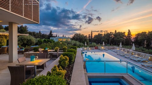 Aminess Vival Casa Velaris - Poletje na Braču za družine, Supetar, otok Brač, Dalmacija, Hrvaška - 872 EUR - 4x nočitev v dvoposteljni Comfort sobi z balkonom za 2 osebi (1 otrok do 9,99 let brezplačno), Polpenzion