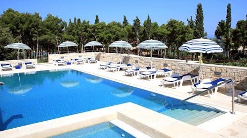 Aminess Vival Casa Velaris - Poletje na Braču za družine, Supetar, otok Brač, Dalmacija, Hrvaška - 687 EUR - 4x nočitev v dvoposteljni Comfort sobi z balkonom za 2 osebi (1 otrok do 9,99 let brezplačno), Polpenzion