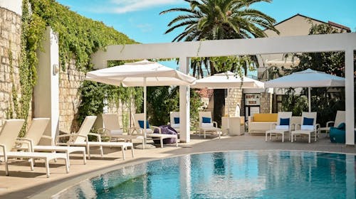 Hotel International - Kratek poletni oddih na Rabu, Rab, Hrvaška - 300 EUR - 2x nočitev v dvoposteljni sobi s pogledom na mesto ali morje (odvisno od razpoložljivosti) za 2 osebi (1 otrok do 6. leta brezplačno), Polpenzion