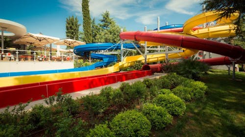 Hotel Garden Istra Plava Laguna - Družinsko poletje v Istri v obnovljenem hotelu, Umag, Istra, Hrvaška - 524 EUR - 2x nočitev v Classic sobi z balkonom (stran park) za 2 osebi (1 otrok do 11,99 let in 1 otrok do 2,99 let brezplačno), Polpenzion