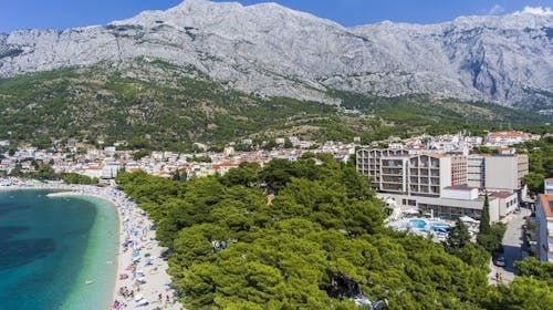 Hotel Horizont - Poletje na makarski rivieri , Baška Voda, Makarska riviera, Dalmacija, Hrvaška - 714 EUR - 3x nočitev v Standard dvoposteljni sobi z balkonom za 2 osebi, Polpenzion (samopostrežni zajtrk in večerja)