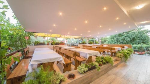 Hotel Riviera - Pobeg v srce narave in Jadranske obale, Starigrad, Paklenica, Dalmacija, Hrvaška - 159 EUR - 2x nočitev v štiriposteljni sobi za do 4 osebe (4 odrasle osebe ali 2 odrasli in 2 otroka brezplačno), Zajtrk