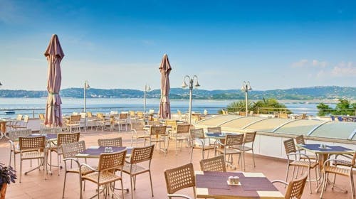 Apartmaji Kanegra Plava Laguna - Poletje v Istri s polpenzionom, Umag, Istra, Hrvaška - 1334 EUR - 7x nočitev v Classic apartmaju 2+2 z balkonom park stran za 2 osebi (2 otroka do 4,99 let brezplačno), Polpenzion (zajtrk in večerja)