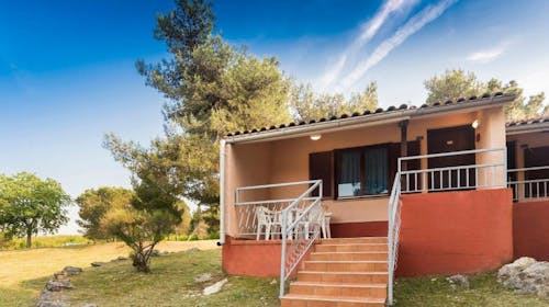 Apartmaji Kanegra Plava Laguna - Poletje v Istri s polpenzionom, Umag, Istra, Hrvaška - 294 EUR - 2x nočitev v Classic apartmaju 2+2 z balkonom park stran za 2 osebi (2 otroka do 4,99 let brezplačno), Polpenzion (zajtrk in večerja)