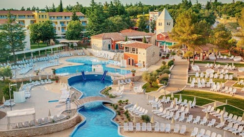 Residence Garden Istra Plava Laguna - Družinsko poletje v Istri, Umag, Istra, Hrvaška - 1482 EUR - 5x nočitev v Classic sobi z balkonom (pogled park) za 2 osebi (1 otrok do 11,99 let brezplačno), Polpenzion