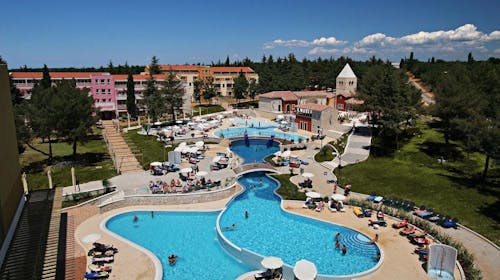 Residence Garden Istra Plava Laguna - Družinsko poletje v Istri, Umag, Istra, Hrvaška - 1271 EUR - 5x nočitev v Classic sobi z balkonom (pogled park) za 2 osebi (1 otrok do 11,99 let brezplačno), Polpenzion