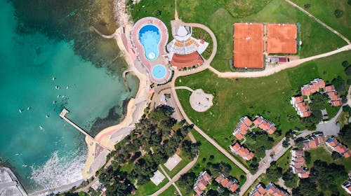 Apartmaji Polynesia Plava Laguna - Konec poletja v Istri s polpenzionom , Umag, Istra, Hrvaška - 298 EUR - 3x nočitev v Studio Economy apartmaju 2+1 park stran za 2 osebi (otrok do 4,99 let brezplačno), Polpenzion (zajtrk in večerja)