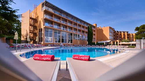 Hotel Umag Plava Laguna - Poletje ob obali, Umag, Istra, Hrvaška - 1412 EUR - 5x nočitev v dvoposteljni Classic sobi z balkonom (pogled park) za 2 osebi, Pijača ob večerji