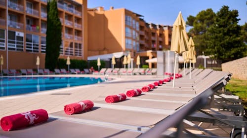 Hotel Umag Plava Laguna - Poletje ob obali, Umag, Istra, Hrvaška - 1071 EUR - 5x nočitev v dvoposteljni Classic sobi z balkonom (pogled park) za 2 osebi, Pijača ob večerji