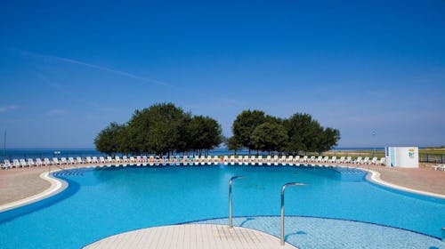 Apartments Katoro Plava Laguna - Poletje s polpenzionom, Umag, Istra, Hrvaška - 404 EUR - 2x nočitev v Classic apartmaju 2+2 za 4 osebe (2 otroka do 4,99 let brezplačno), Polpenzion (zajtrk in večerja)