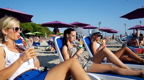 Ilirija Resort - Hotel Kornati - Družinsko poletje v Biogradu s polnim penzionom - Posebna akcija, Biograd na Moru, Dalmacija, Hrvaška - 1209 EUR - 5x nočitev v dvoposteljni Comfort plus sobi za 2 osebi (1 otrok do 12. leta in 1 otrok do 7. leta brezplačno), Polni penzion