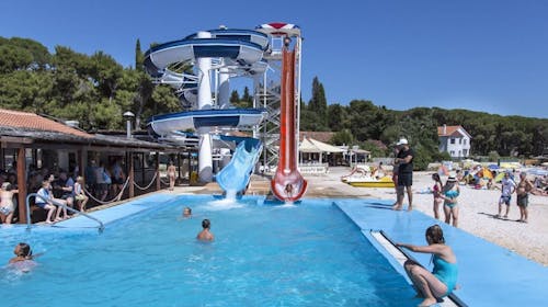 Ilirija Resort - Hotel Kornati - Družinsko poletje v Biogradu s polnim penzionom - Posebna akcija, Biograd na Moru, Dalmacija, Hrvaška - 1689 EUR - 7x nočitev v dvoposteljni Comfort plus sobi za 2 osebi (1 otrok do 12. leta in 1 otrok do 7. leta brezplačno), Polni penzion
