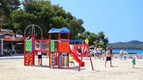 Ilirija Resort - Hotel Kornati - VIP Premium družinsko poletje s polnim penzionom v Biogradu - Posebna akcija, Biograd na Moru, Dalmacija, Hrvaška - 1499 EUR - 7x nočitev v Premium Club sobi za 2 osebi (1 otrok do 12. leta in 1 otrok do 7. leta brezplačno), Polni penzion