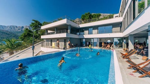 Morenia All Inclusive Resort - All inclusive poletje z animacijo, Podaca, Makarska riviera, Dalmacija, Hrvaška - 1210 EUR - 5x nočitev v Comfort sobi z balkonom (stran park) za 2 osebi (1 otrok do 11,99 let in 1 otrok do 7,99 let brezplačno), Uporaba 3 zunanjih ogrevanih bazenov: infinity, fun in otroški bazen