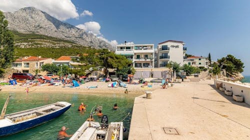 Villa Marello - Družinsko poletje na Makarski rivijeri, Promajna, Makarska rivijera, Dalmacija, Hrvaška - 666 EUR - 3x nočitev v dvoposteljni Deluxe sobi za 2 osebi (1 otrok do 14 let brezplačno), Samopostrežni zajtrk
