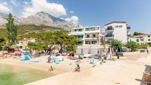 Villa Marello - Družinsko poletje na Makarski rivijeri, Promajna, Makarska rivijera, Dalmacija, Hrvaška - 1869 EUR - 7x nočitev v dvoposteljni Deluxe sobi za 2 osebi (1 otrok do 14 let brezplačno), Samopostrežni zajtrk