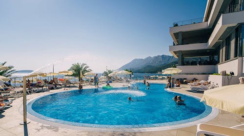 Morenia All Inclusive Resort - All inclusive poletje z animacijo, Podaca, Makarska riviera, Dalmacija, Hrvaška - 2420 EUR - 5x nočitev v Junior suite z balkonom (stran morje) za 2 osebi (2 otroka do 17,99 let brezplačno), Uporaba 3 zunanjih ogrevanih bazenov: infinity, fun in otroški bazen