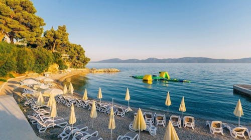 Morenia All Inclusive Resort - All inclusive poletje z animacijo, Podaca, Makarska riviera, Dalmacija, Hrvaška - 2270 EUR - 5x nočitev v Family suite z balkonom (stran morje) za 2 osebi (4 otroci do 17,99 let brezplačno), Uporaba 3 zunanjih ogrevanih bazenov: infinity, fun in otroški bazen