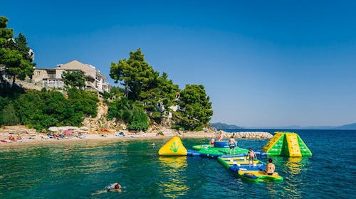 Morenia All Inclusive Resort - All inclusive poletje z animacijo, Podaca, Makarska riviera, Dalmacija, Hrvaška - 2490 EUR - 5x nočitev v Family suite z balkonom (stran morje) za 2 osebi (4 otroci do 17,99 let brezplačno), Uporaba 3 zunanjih ogrevanih bazenov: infinity, fun in otroški bazen