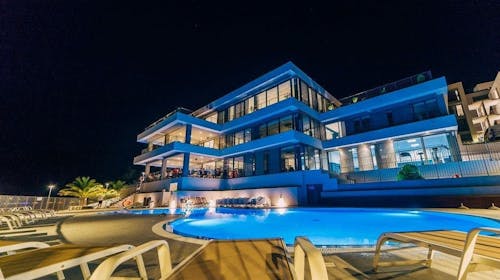 Morenia All Inclusive Resort - All inclusive poletje z animacijo, Podaca, Makarska riviera, Dalmacija, Hrvaška - 1610 EUR - 5x nočitev v Comfort sobi z balkonom (stran morje) za 2 osebi (1 otrok do 11,99 let ali 2 otroka do 7,99 let brezplačno), Uporaba 3 zunanjih ogrevanih bazenov: infinity, fun in otroški bazen