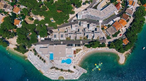 Morenia All Inclusive Resort - All inclusive poletje z animacijo, Podaca, Makarska riviera, Dalmacija, Hrvaška - 1410 EUR - 5x nočitev v Comfort sobi z balkonom (stran park) za 2 osebi (1 otrok do 11,99 let in 1 otrok do 7,99 let brezplačno), Uporaba 3 zunanjih ogrevanih bazenov: infinity, fun in otroški bazen