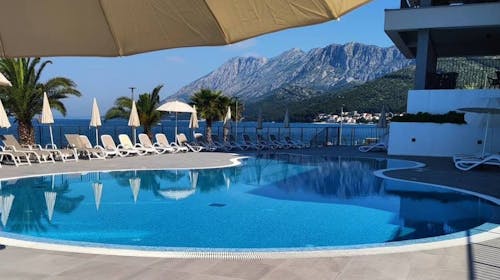 Morenia All Inclusive Resort - All inclusive poletje z animacijo, Podaca, Makarska riviera, Dalmacija, Hrvaška - 2772 EUR - 7x nočitev v Family suite z balkonom (stran morje) za 2 osebi (4 otroci do 17,99 let brezplačno), Uporaba 3 zunanjih ogrevanih bazenov: infinity, fun in otroški bazen