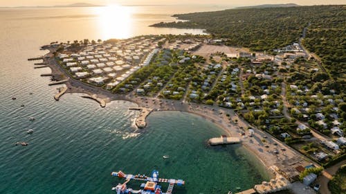 Terra Park Phalaris - Družinsko poletje v popolnem kampu - Pinus Holiday Home, Novalja, Pag, Dalmacija, Hrvaška - 1529 EUR - 5x nočitev v Pinus Holiday Home za do 5 oseb (4 odrasle osebe in 1 otrok do 11,99 let), Posteljnina in brisače