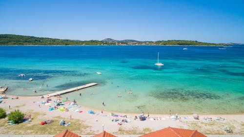 Hotel Duje - Last minute poletje tik ob morju, Vodice, Dalmacija, Hrvaška - 920 EUR - 5x nočitev v dvoposteljni sobi z balkonom in pogledom na morje za 2 osebi, Polpenzion