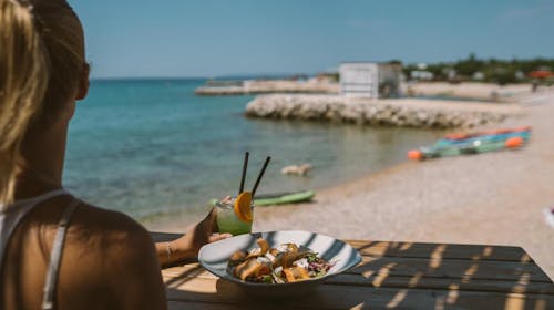 Terra Park Phalaris - Družinski konec poletja v popolnem kampu - Pinus Holiday Home z bazenom, Novalja, Pag, Dalmacija, Hrvaška - 2388 EUR - 7x nočitev v Pinus Holiday Home z zasebnim bazenom za do 5 oseb (4 odrasle osebe in 1 otrok do 11,99 let), Uporaba zasebnega ogrevanega bazena