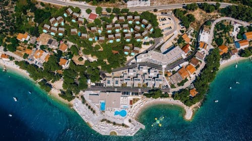 Park Villas by Morenia - Najem Deluxe kamping vile s privatnim bazenom, Podaca, Makarska riviera, Dalmacija, Hrvaška - 1659 EUR - 7x nočitev v kamping vili z zasebnim ogrevanim bazenom za do 4 osebe, Uporaba hotelskih zunanjih ogrevanih bazenov