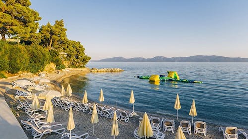 Park Villas by Morenia - Najem Deluxe kamping vile s privatnim bazenom, Podaca, Makarska riviera, Dalmacija, Hrvaška - 718 EUR - 2x nočitev v kamping vili z zasebnim ogrevanim bazenom za do 4 osebe, Uporaba hotelskih zunanjih ogrevanih bazenov