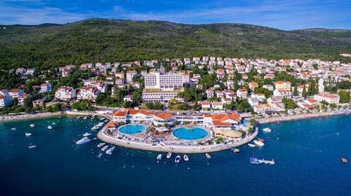 Hotel Katarina - Last minute poletje v Selcah, Selce, Hrvaška - 1349 EUR - 7x nočitev v Standard dvoposteljni sobi z balkonom za 2 osebi (1 otrok do 11,99 let brezplačno), Polpenzion