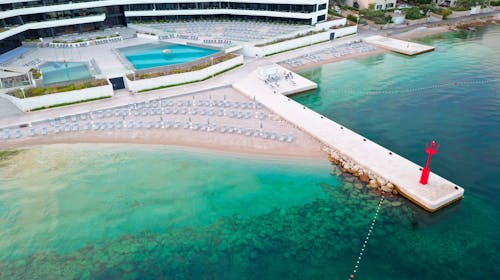 Grand Hotel View - Družinsko poletje na Braču, Otok Brač, Dalmacija, Hrvaška - 2489 EUR - 7x nočitev v dvoposteljni Superior sobi z balkonom (pogled morje) in z 2 dodatnimi ležišči za 2 osebi (2 otroka do 11,99 let brezplačno), Polpenzion
