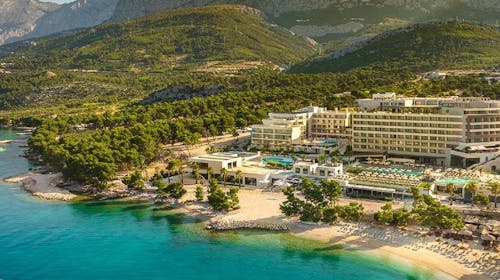 Aminess Laurel Khalani Hotel - Poletje v 5-zvezdičnem hotelu v Makarski, Makarska, Makarska riviera, Dalmacija, Hrvaška - 2395 EUR - 5x nočitev v Deluxe sobi z balkonom za 2 osebi (1 otrok do 9,99 let brezplačno), Polpenzion (samopostrežni zajtrk in večerja)