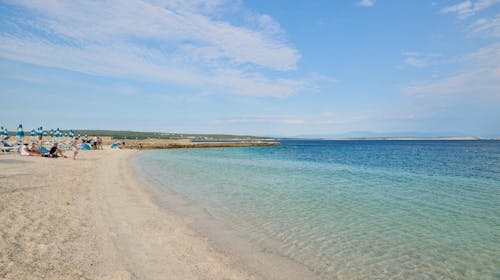 Hotel Selce - Last minute poletje ob obali, Selce, Hrvaška - 949 EUR - 7x nočitev v dvoposteljni sobi v mansardi za 2 osebi (1 otrok do 6,99 let brezplačno), Polpenzion