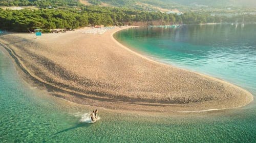 Bluesun Hotel Elaphusa - Poletje za pare v Bolu, Bol, otok Brač, Dalmacija, Hrvaška - 774 EUR - 3x nočitev v Standard dvoposteljni sobi z balkonom (stran morje) za 2 osebi, Polpenzion (samopostrežni zajtrk in večerja)