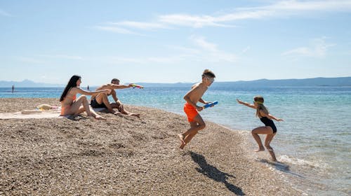 Bluesun Hotel Elaphusa - Družinsko poletje v Bolu, Bol, otok Brač, Dalmacija, Hrvaška - 560 EUR - 2x nočitev v Superior dvoposteljni sobi (stran park) za 2 osebi (2 otroka do 13,99 let in 1 otrok do 2,99 let brezplačno), Polpenzion (samopostrežni zajtrk in večerja)