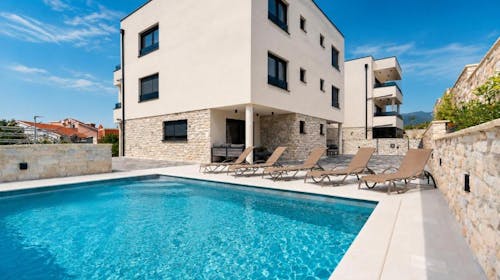 Noelia Pool Residence - Poletje v apartmaju v Novalji, Novalja, Hrvaška - 799 EUR - 5x nočitev v enosobnem apartmaju (2+2) za 4 osebe, Uporaba zunanjega bazena
