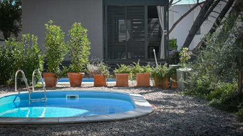 Park Villas by Morenia - Najem Deluxe kamping vile z zasebnim bazenom, Podaca, Makarska riviera, Dalmacija, Hrvaška - 1128 EUR - 2x nočitev v kamping vili z zasebnim ogrevanim bazenom za do 6 oseb (max. 4 odrasle osebe in 2 otroka do 11,99 let), Uporaba hotelskih zunanjih ogrevanih bazenov
