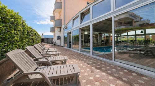 Peris Resort apartments - Konec poletja na Pagu - Enosobni apartma, Novalja, Pag, Dalmacija, Hrvaška - 896 EUR - 7x nočitev v enosobnem apartmaju (2+2) za 4 osebe, Uporaba zunanjega bazena