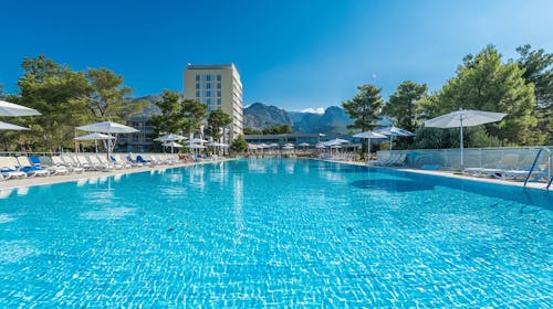 Bluesun Holiday Village Alan - Last minute poletje s polnim penzionom, Starigrad Paklenica, Dalmacija, Hrvaška - 684 EUR - 3x nočitev v dvoposteljni Standard sobi z balkonom za 2 osebi, Polni penzion