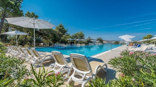 Bluesun Holiday Village Alan - Poletje s polnim penzionom v severni Dalmaciji, Starigrad Paklenica, Dalmacija, Hrvaška - 550 EUR - 2x nočitev v dvoposteljni Standard sobi z balkonom za 2 osebi, Polni penzion