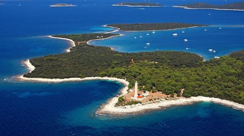 Hotel Luka - Poletni oddih kot nekoč v srcu slikovite Dalmacije, Luka, Dugi otok, Dalmacija, Hrvaška - 460 EUR - 3x nočitev v dvoposteljni sobi za 2 osebi (1 otrok do 11,99 let brezplačno), Polpenzion