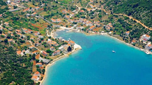 Hotel Luka - Poletni oddih kot nekoč v srcu slikovite Dalmacije, Luka, Dugi otok, Dalmacija, Hrvaška - 765 EUR - 5x nočitev v dvoposteljni sobi za 2 osebi (1 otrok do 11,99 let brezplačno), Polpenzion